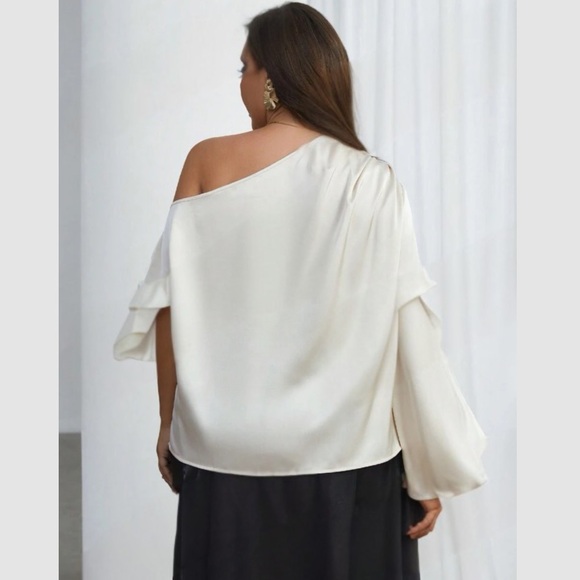 Luxe plus size dark green asymmetrical neck blouse - Picture 4 of 6